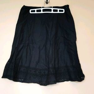 Claudia Richard Medium Black Embroidered Hem Skirt